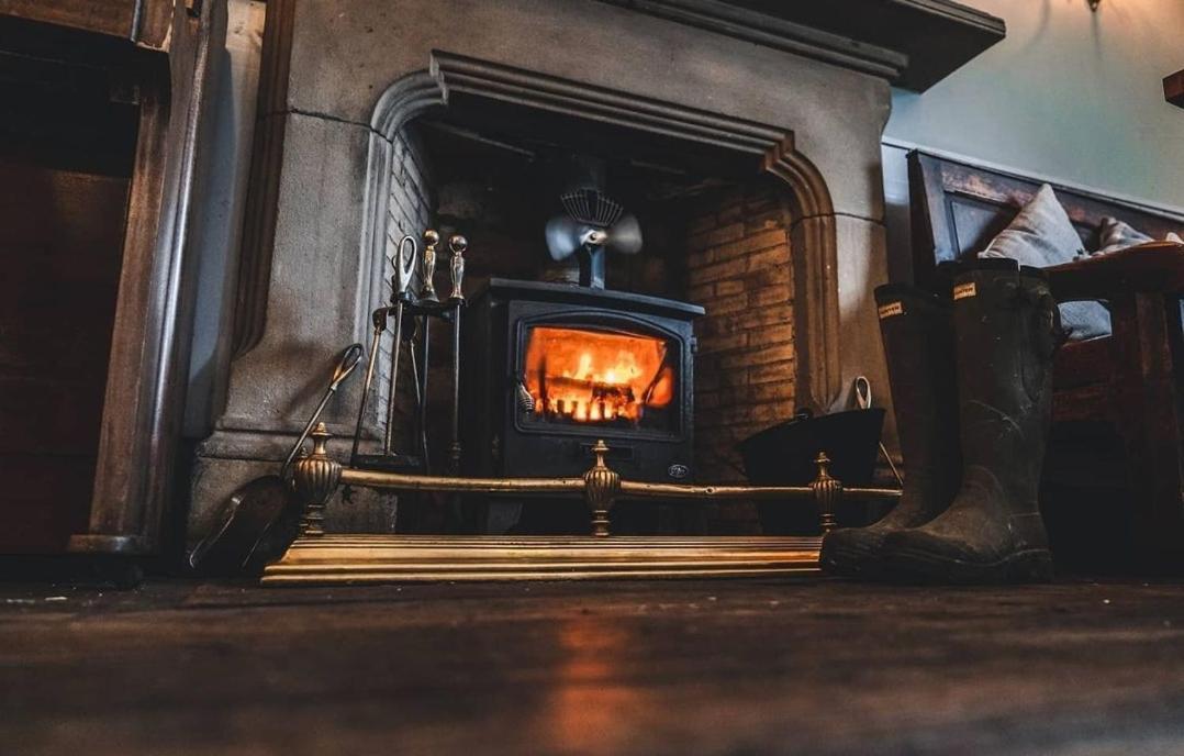 Peak District, The Greyhound Inn, Warslow Circa 1750 Eksteriør billede