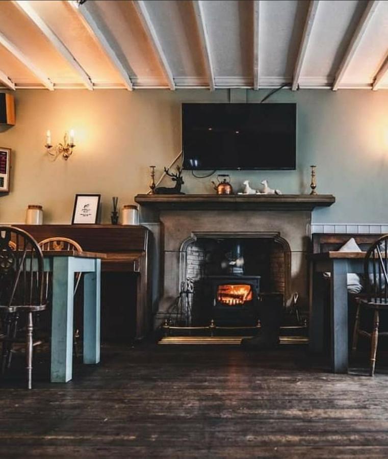 Peak District, The Greyhound Inn, Warslow Circa 1750 Eksteriør billede