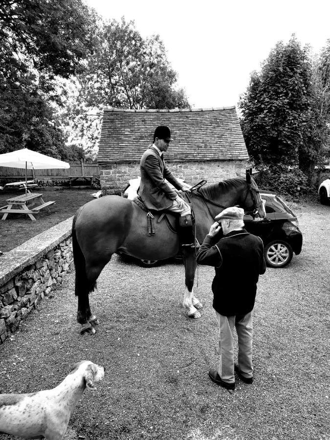 Peak District, The Greyhound Inn, Warslow Circa 1750 Eksteriør billede